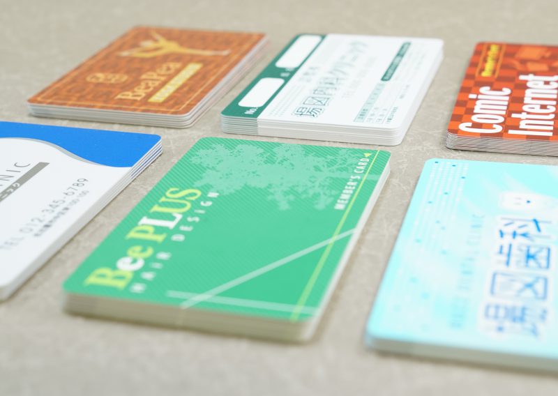 一般的なプラスチックカードの種類とサイズ プラスチックカード印刷 作成の専門店 バズ プランニング